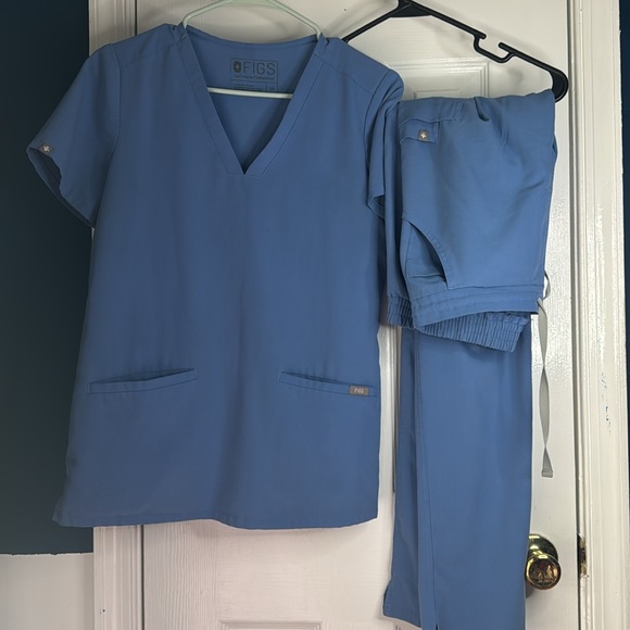 FIGS Scrub Set’s. $25/ea - Picture 3 of 6